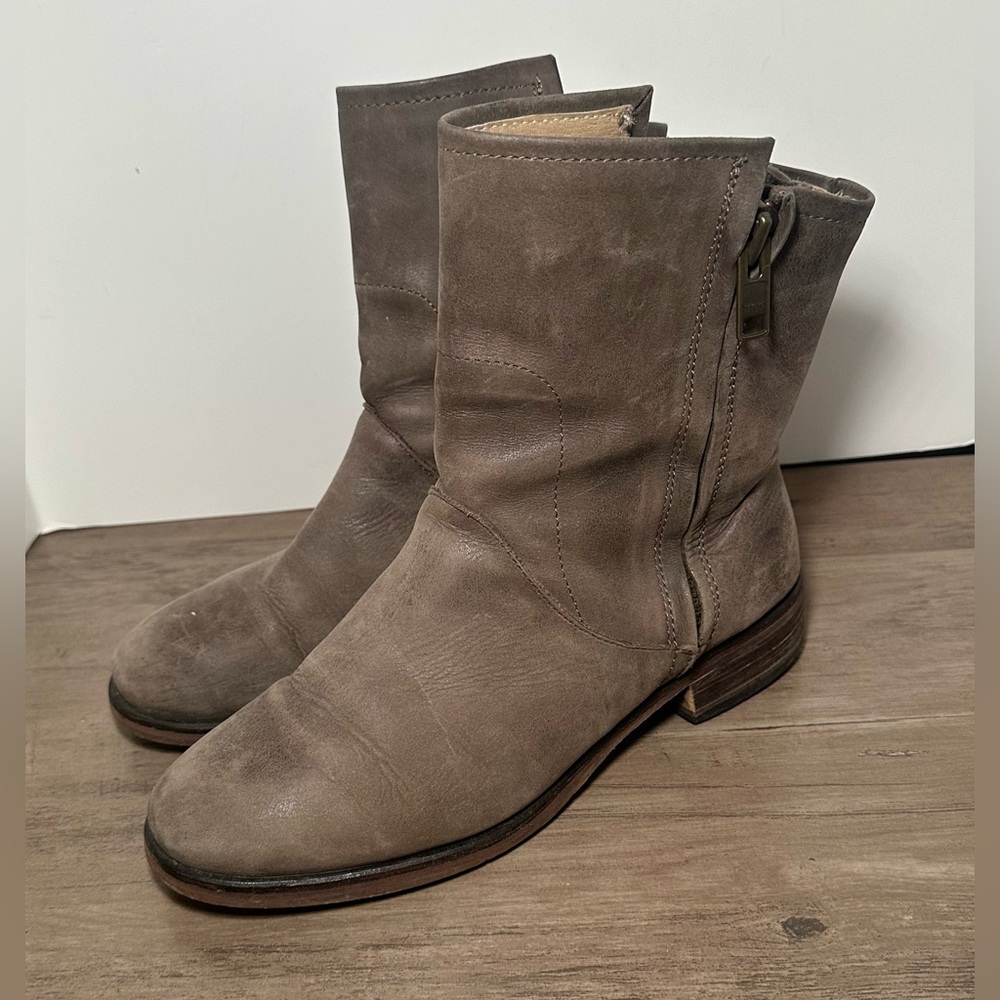 Hinge Sheldon Double Zip Moto Boots‎ Size 9 Womens Distressed Leather.
